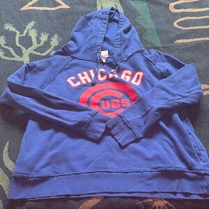 L Cubs pullover hoodie. Worn twice.